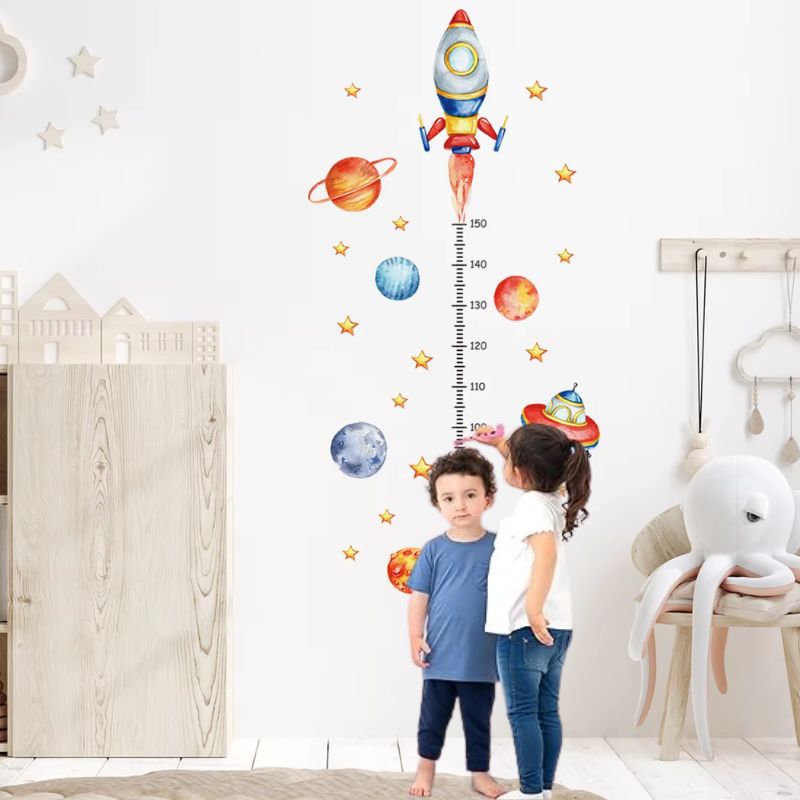 toise-murale-fusee-deux-enfants-se-mesurent