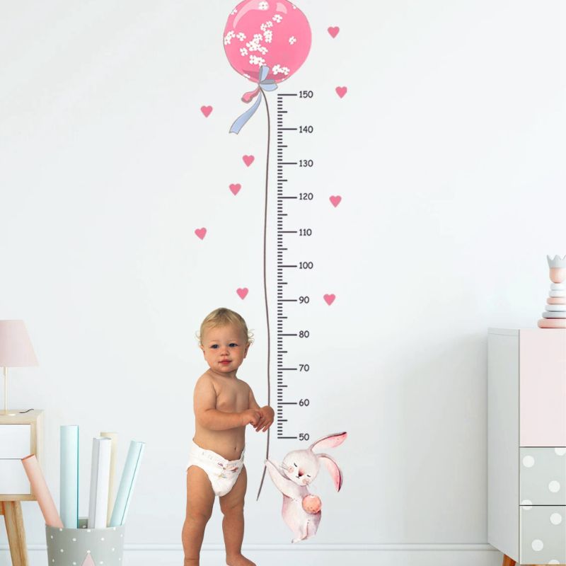 toise-murale-lapin-bebe-seul-en-couche