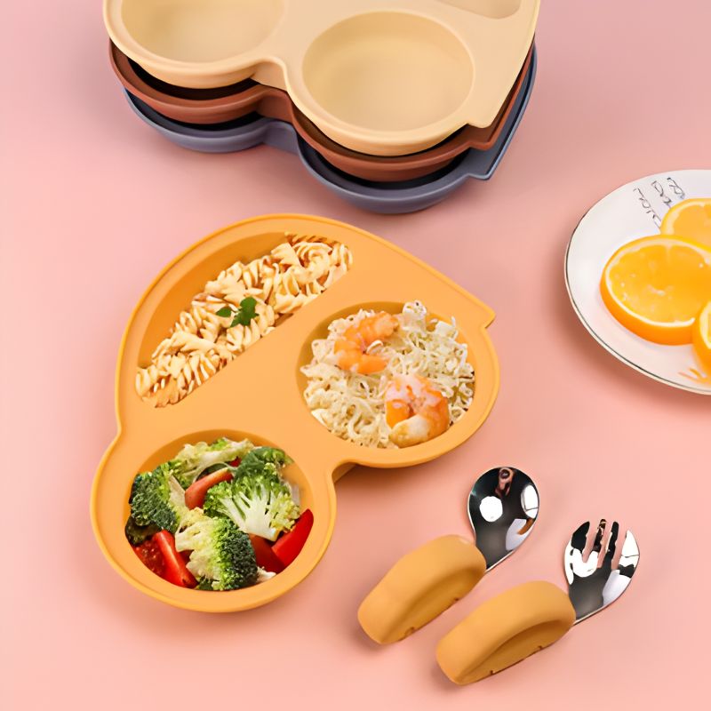Assiette bébé ventouse avec les couverts