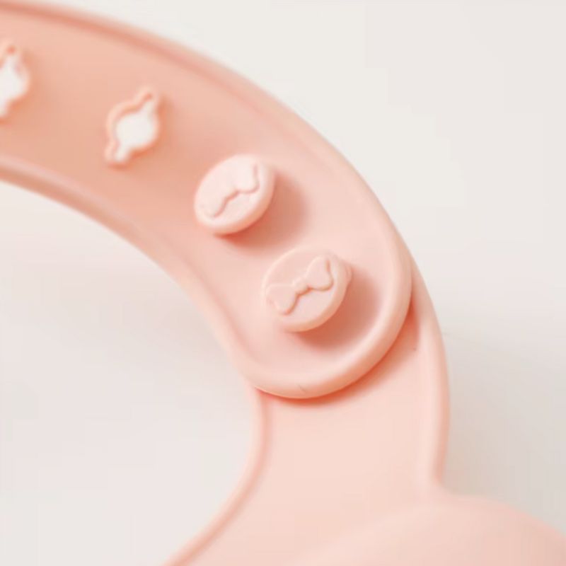 Bavoir-Silicone-Bebe-boutons-ajustables-gros-plans