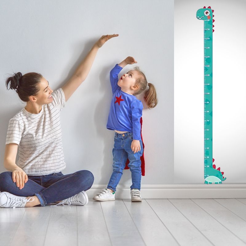 Toise-enfant-dinosaure-mere-fille