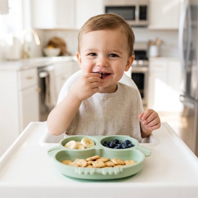 Assiette bebe ventouse avec bébé garçon