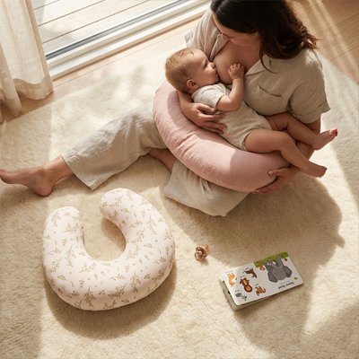 Housse coussin allaitement maman au sol