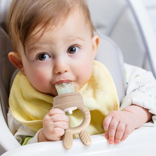 tetine-grignoteuse-regard-bebe